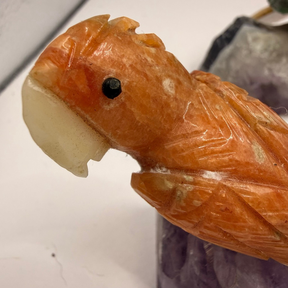 Semi Precious gemstone Bird figure Orange and Green Parrot on Amethyst - Picture 6 of 14